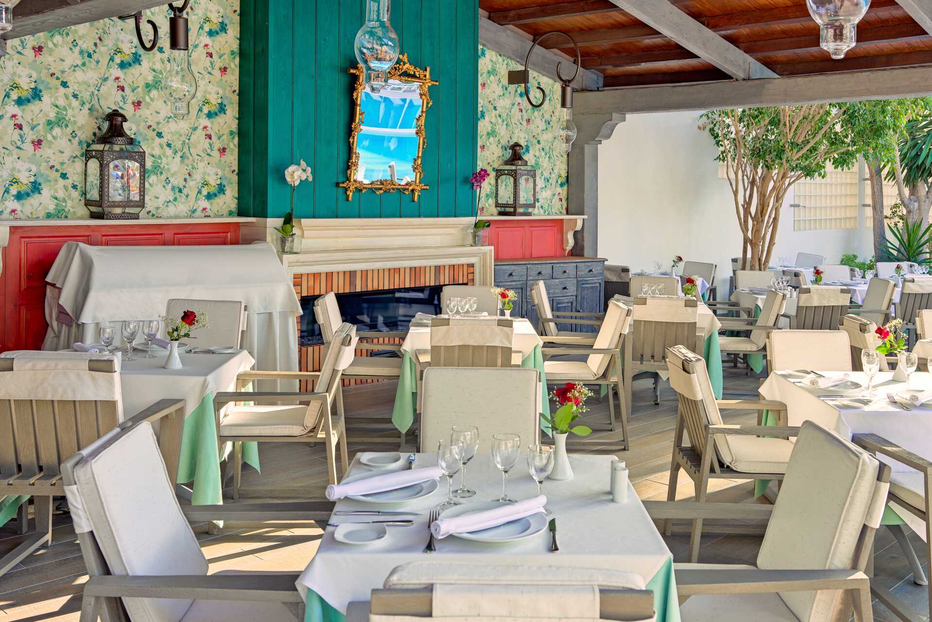 Allasbaari, Ardian Colon Guanahani, Playa de las Americas, Teneriffa.