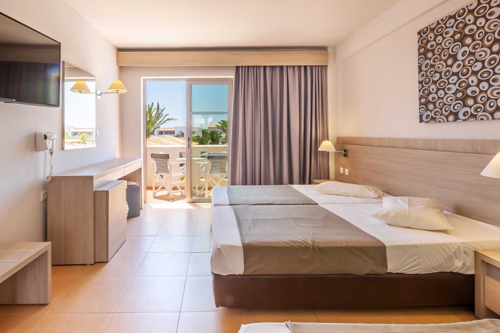 Superior-huone hotelli Akti Beach Clubissa Kosilla, Kreikassa.