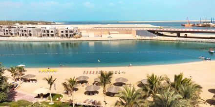Ranta ja näkymä. Hotelli Al Raha Beach, Abu Dhabi.