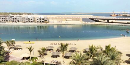 Ranta ja näkymä. Hotelli Al Raha Beach, Abu Dhabi.