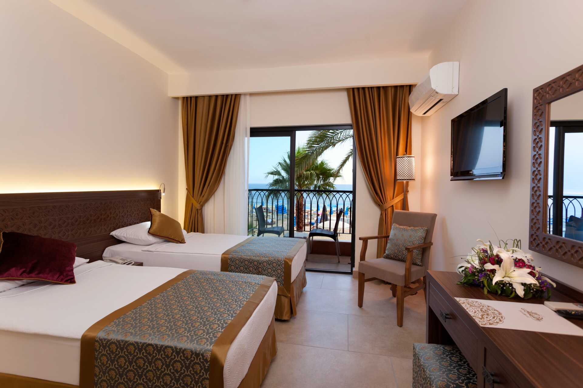 Kahden hengen huone. Hotelli Alaaddin Beach, Alanya, Turkki.