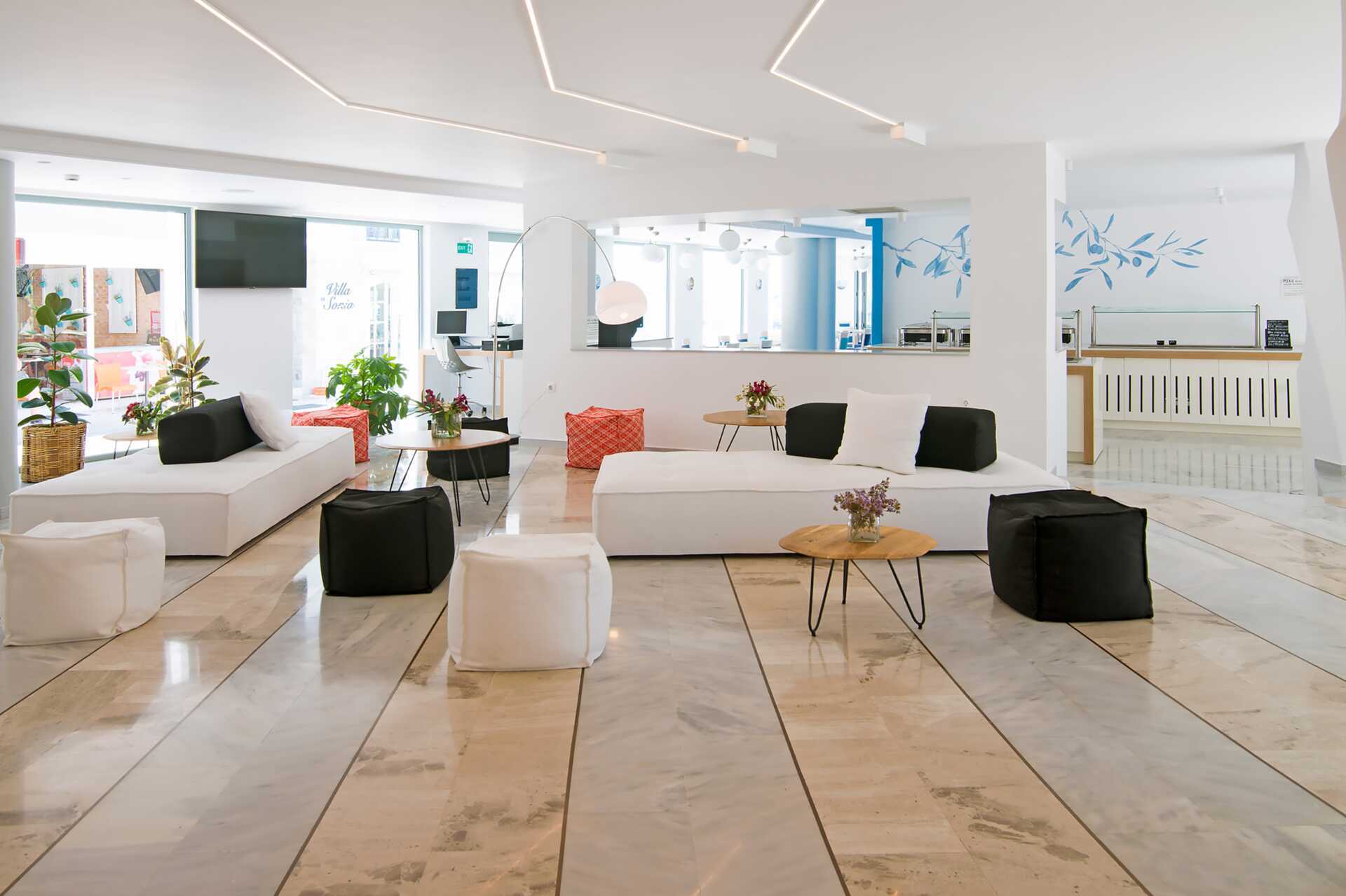 Vastaanotto Hotelli Alia Beachillä Hersonissoksessa Kreetalla.