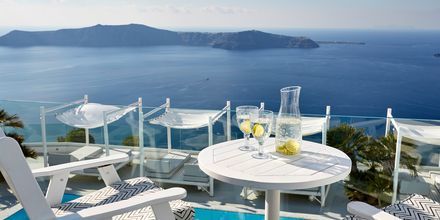 Näkymä superior-huoneen parvekkeelta. Hotelli Andromeda Villas, Caldera, Santorini, Kreikka.