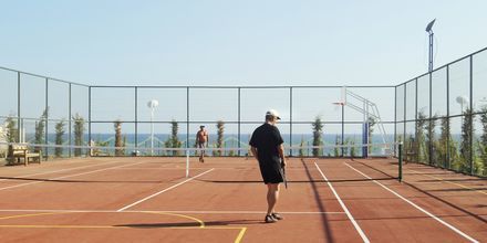 Tennis, hotelli Gold Island. Alanya, Turkki.