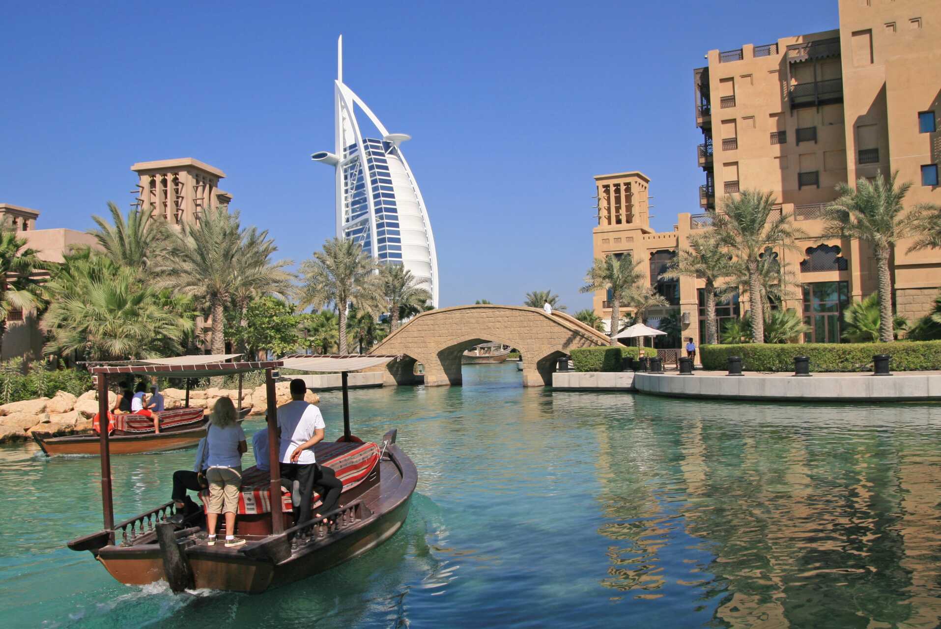 Veneretki Dubaissa. Dubai, Arabiemiraatit.
