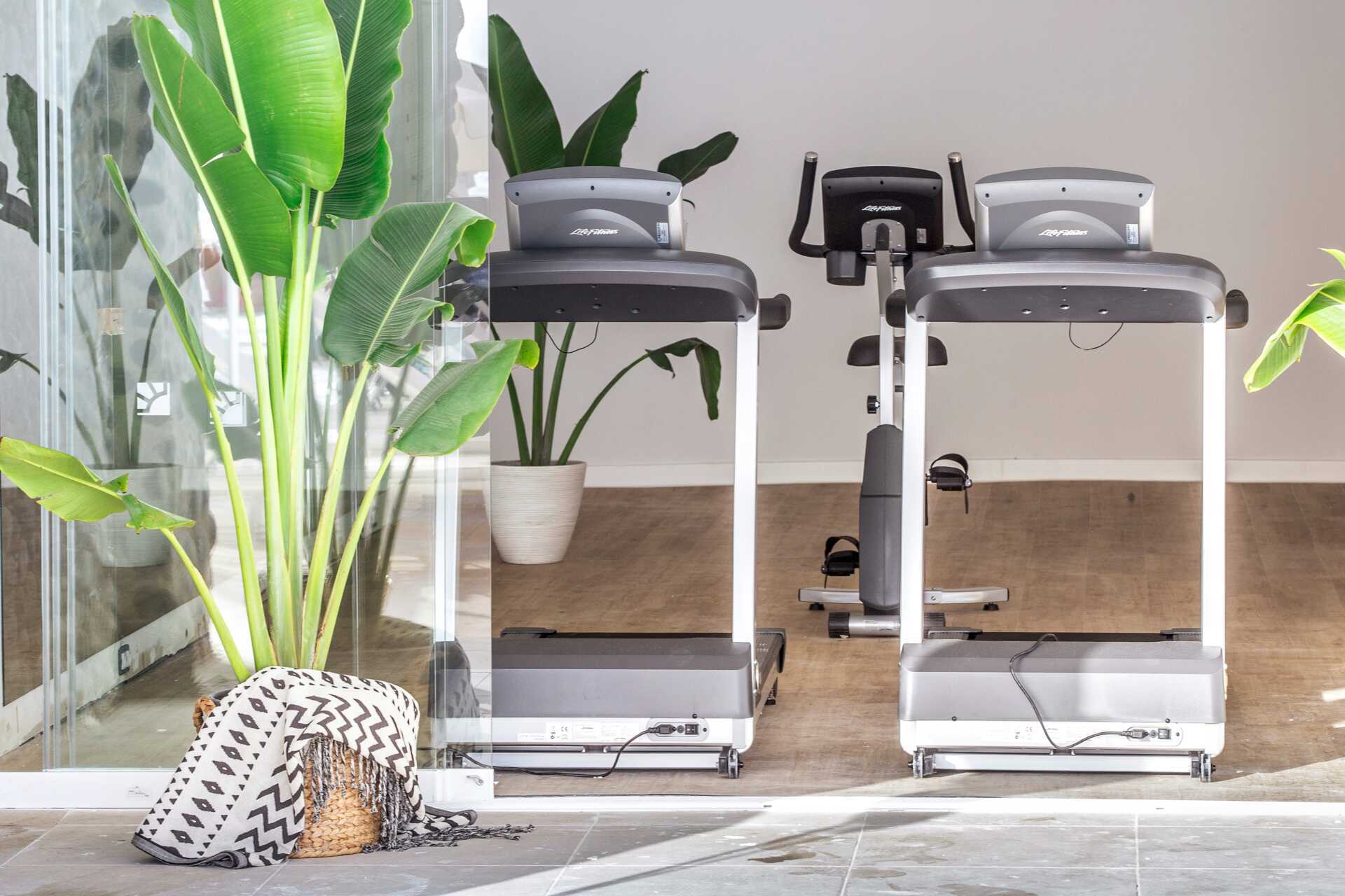 Moderni kuntosali Atlantic Holiday -hotellissa Teneriffalla.