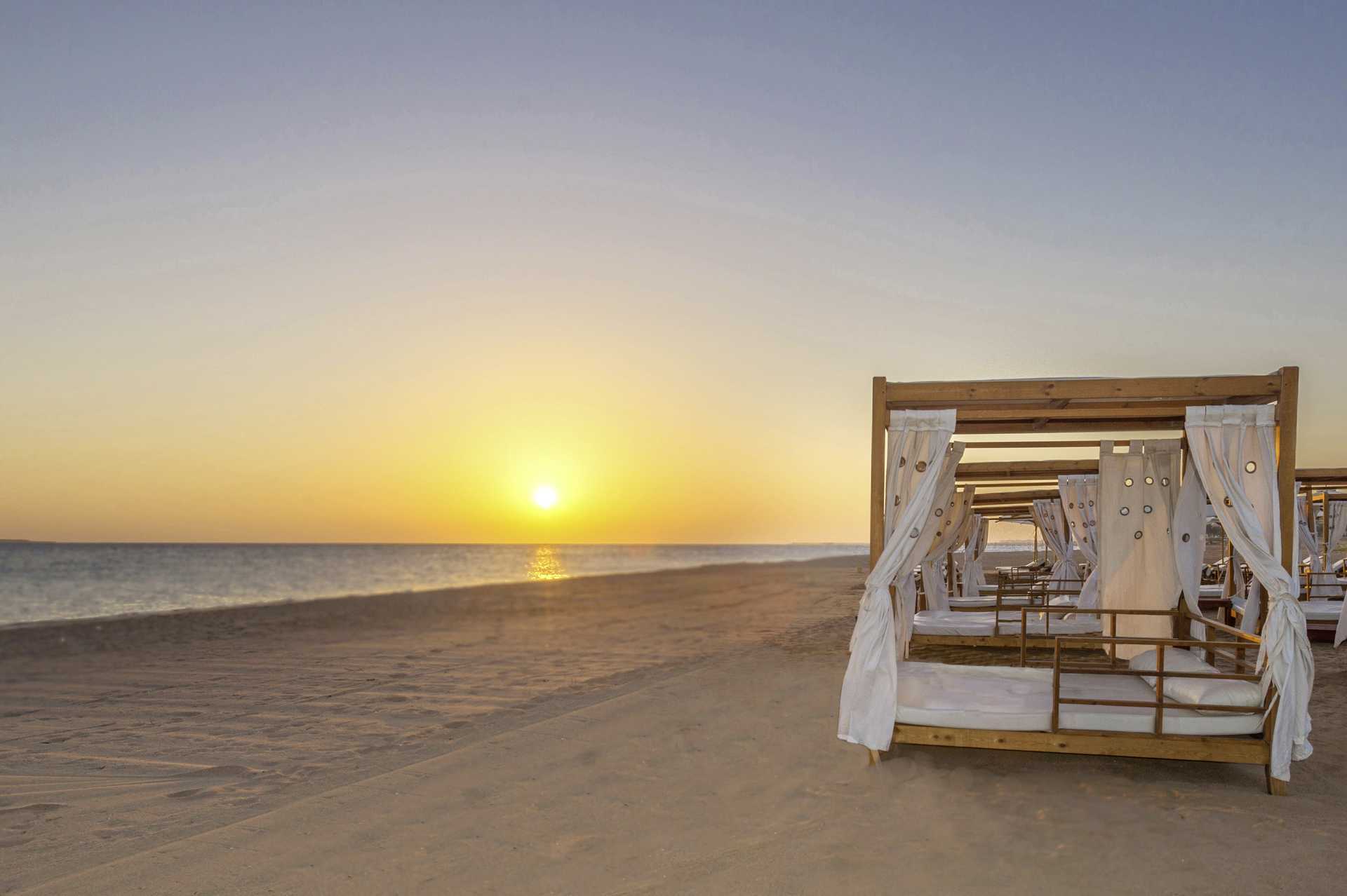 Ranta Hotelli Baron Palace Resortissa Sahl Hasheeshissa, Egyptissä.