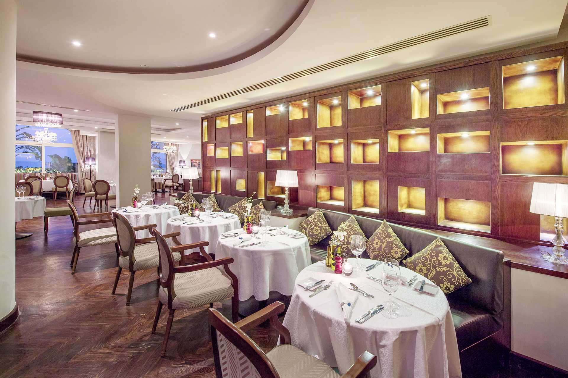 Ravintola Hotelli Barn Palace Resortissa Sahl Hasheeshissa, Egyptissä.