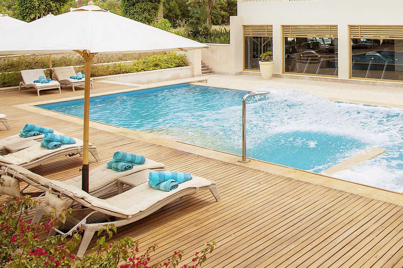 Uima-allas Hotelli Baron Palace Resortissa Sahl Hasheeshissa, Egyptissä.