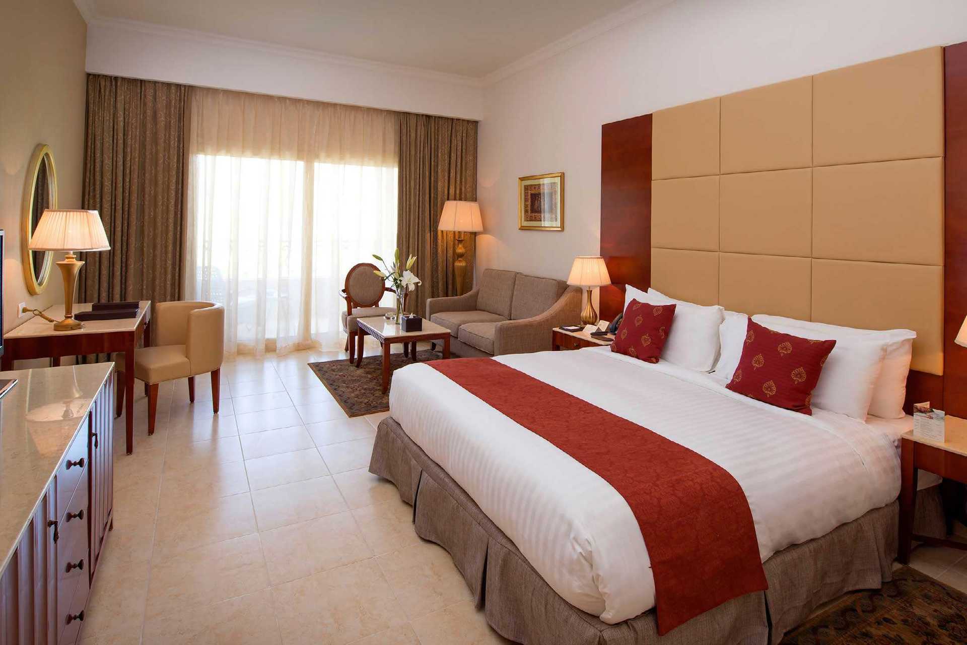 Kahden hengen huone Hotelli Baron Palace Resortissa Sahl Hasheeshissa, Egyptissä.