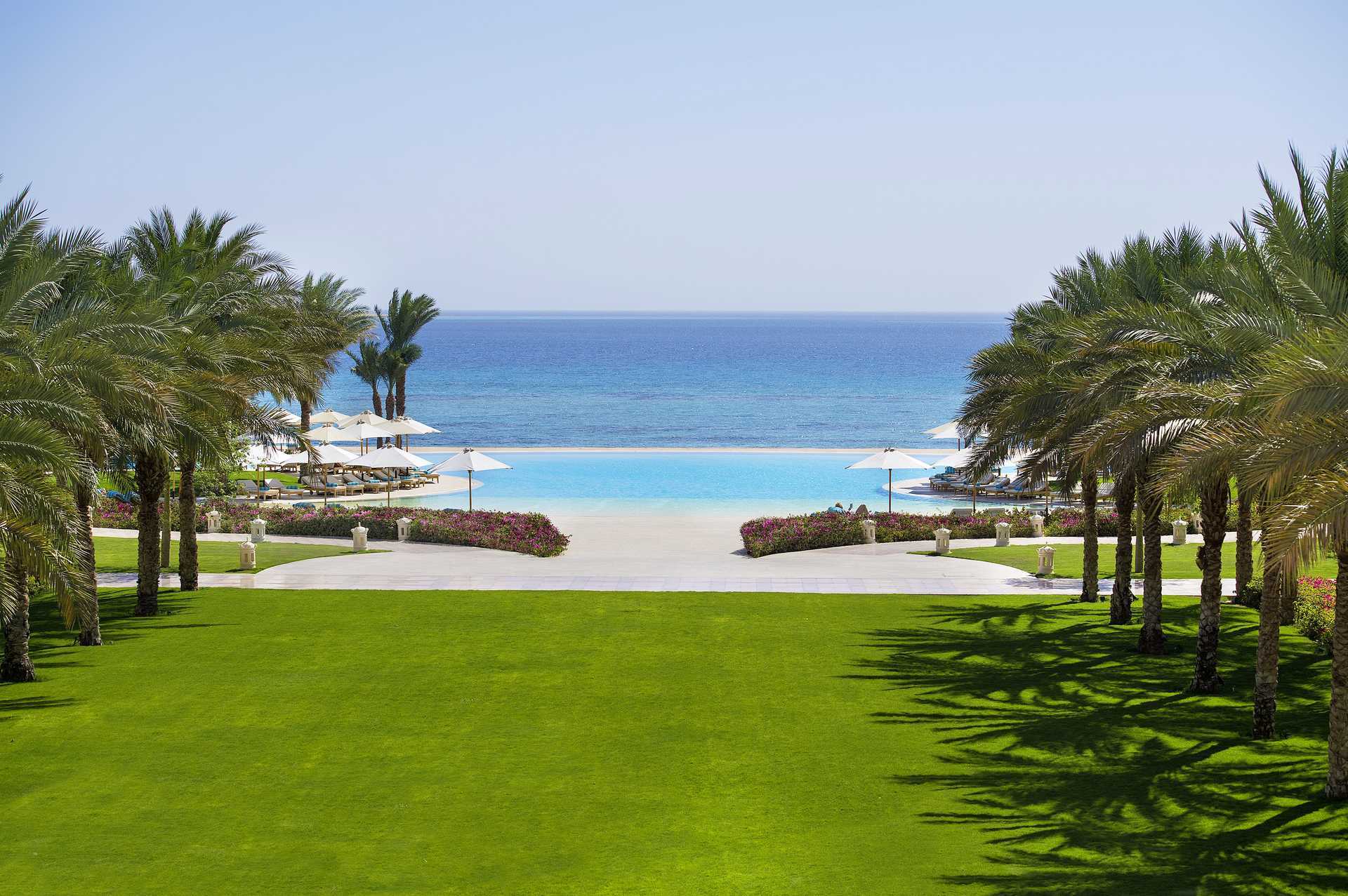 Uima-allas Hotelli Baron Palace Resortissa Sahl Hasheeshissa, Egyptissä.