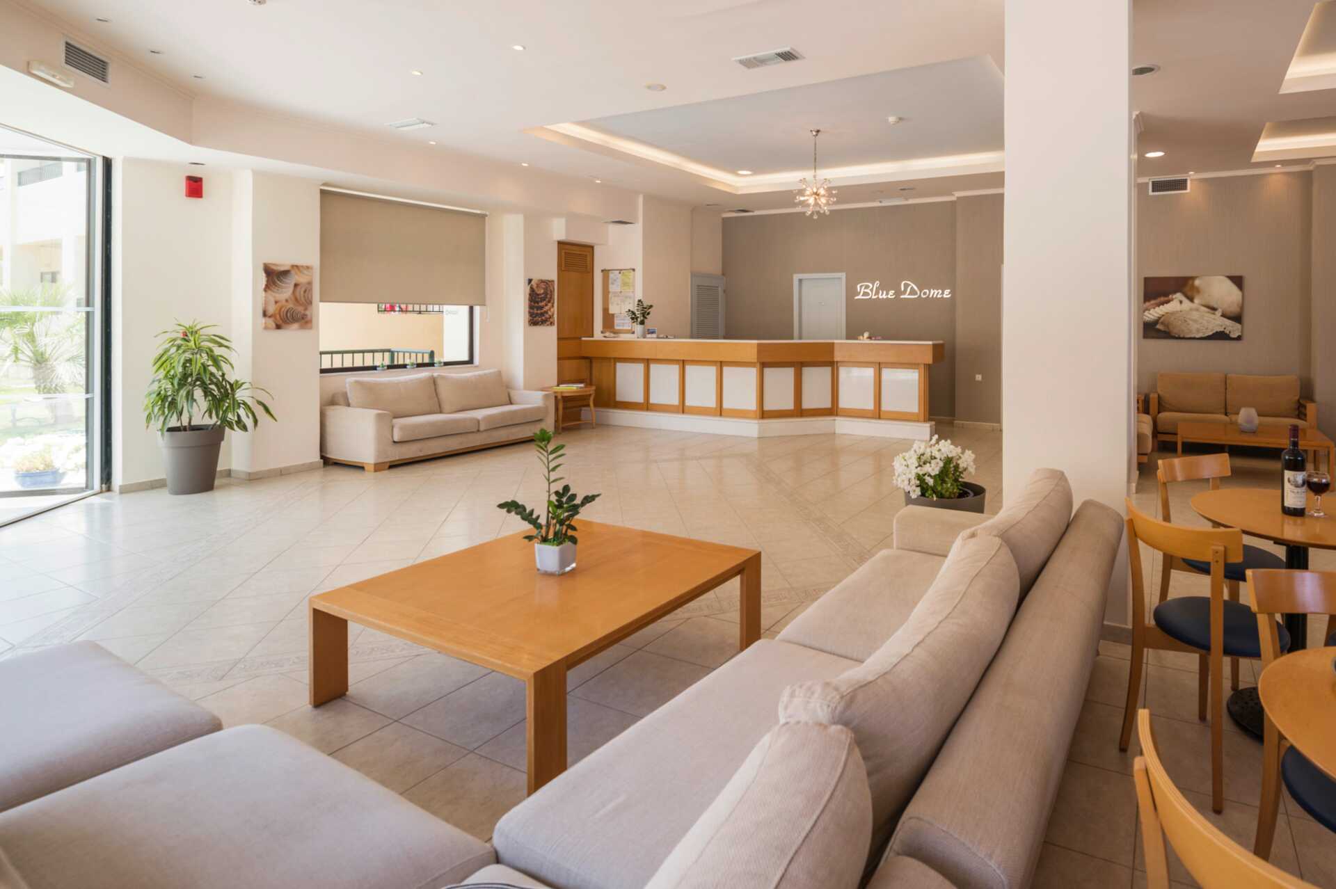 Vastaanotto, Hotelli Blue Dome, Platanias, Kreeta.