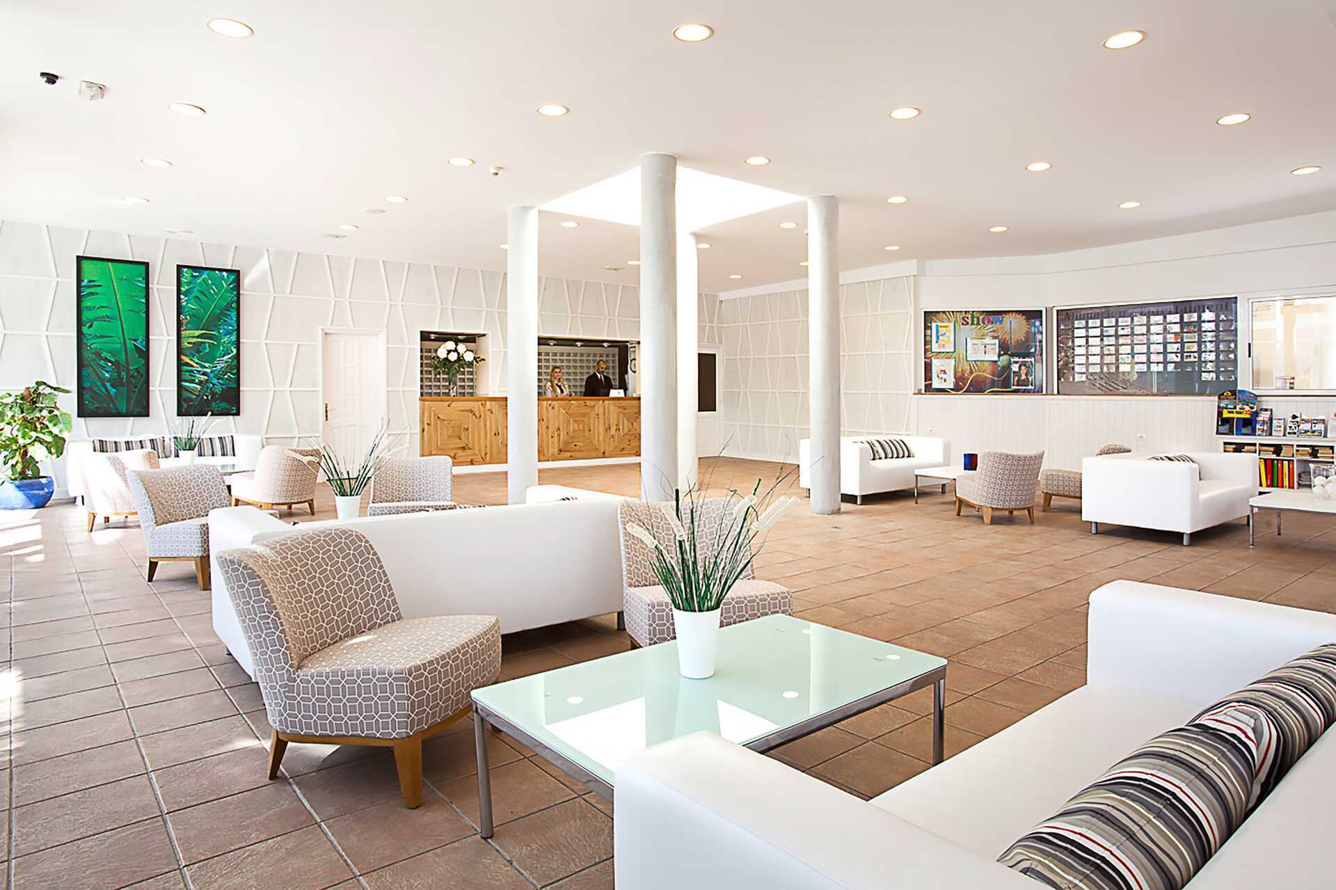 Vastaanotto Bungalows Atlantidassa, Teneriffalla.