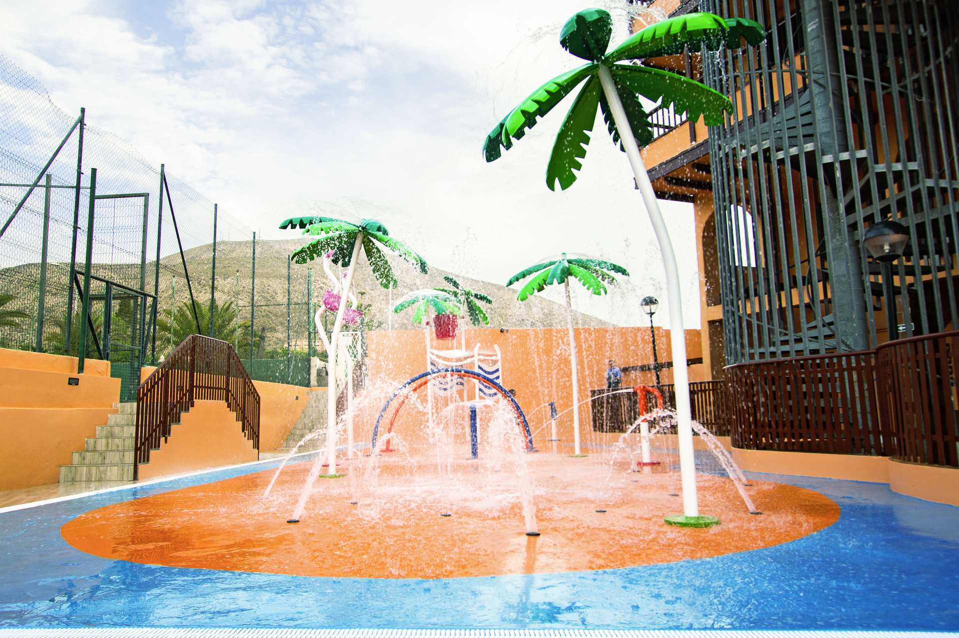 Lasten vesipuisto Hotel Los Alisiosissa Los Cristianosissa Teneriffalla.