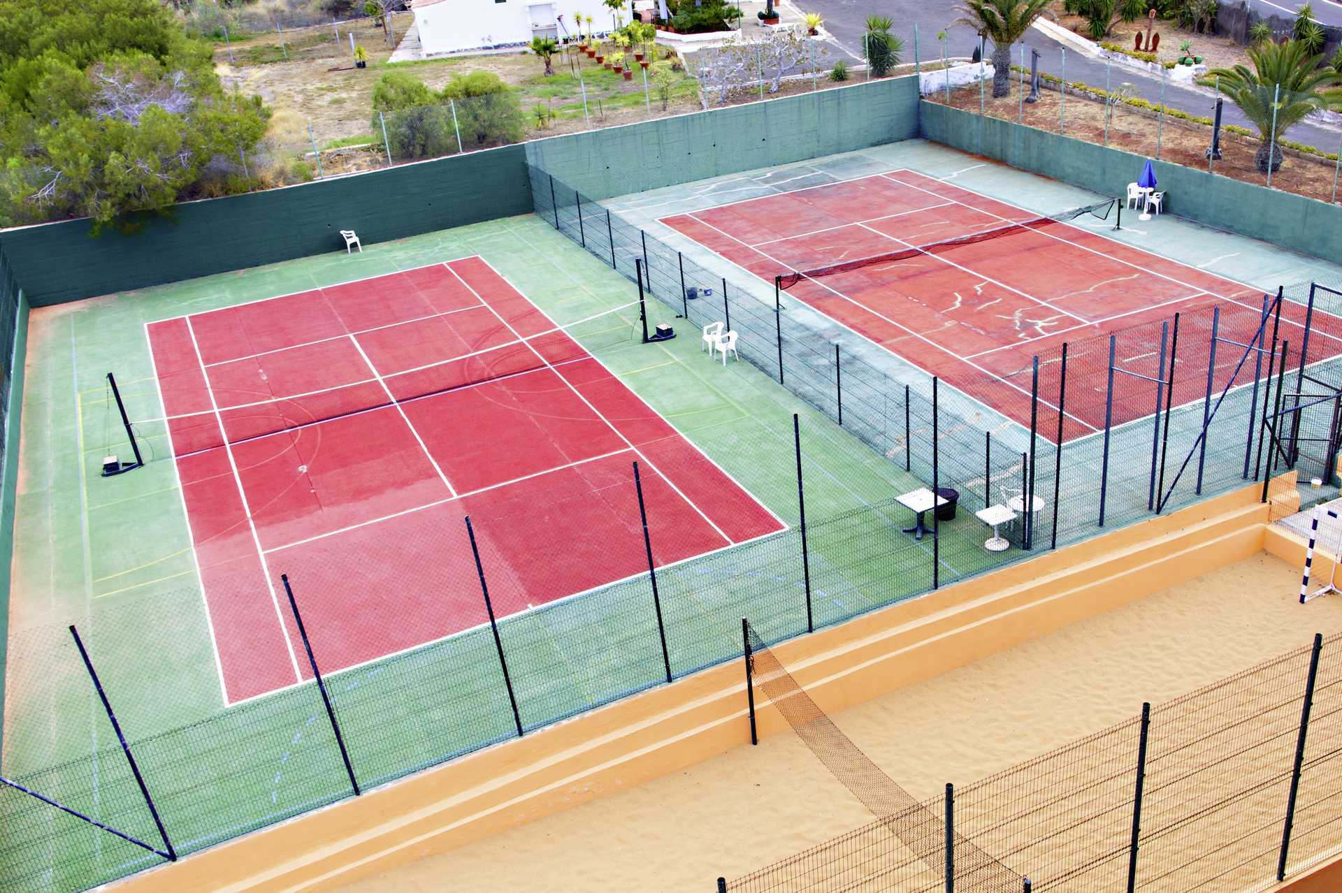 Tennis hotelli Los Alisiosissa Los Cristianosissa Teneriffalla.