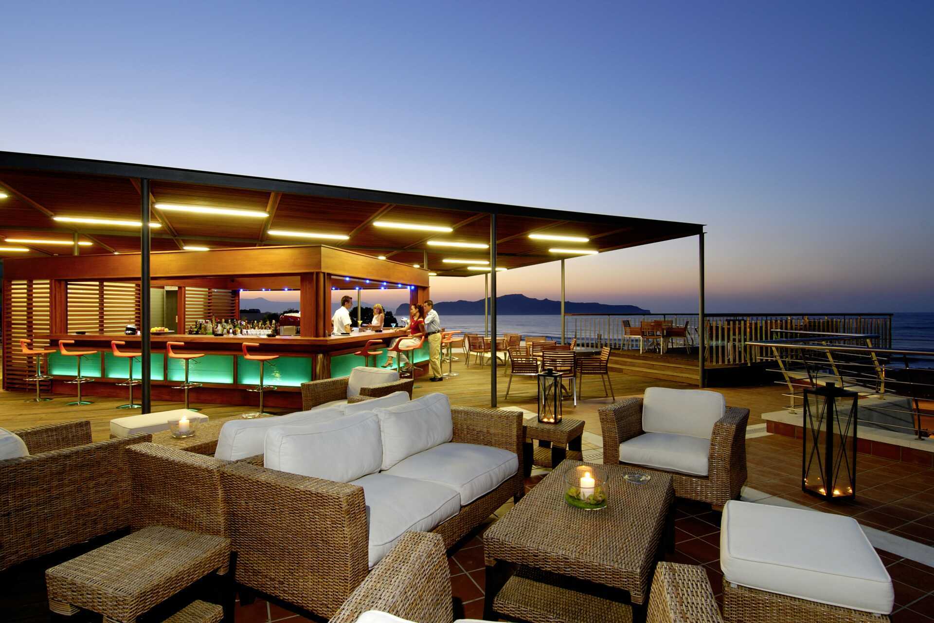 Allasbaari, Hotelli Cretan Dream Royal, Kato Stalos, Kreeta.