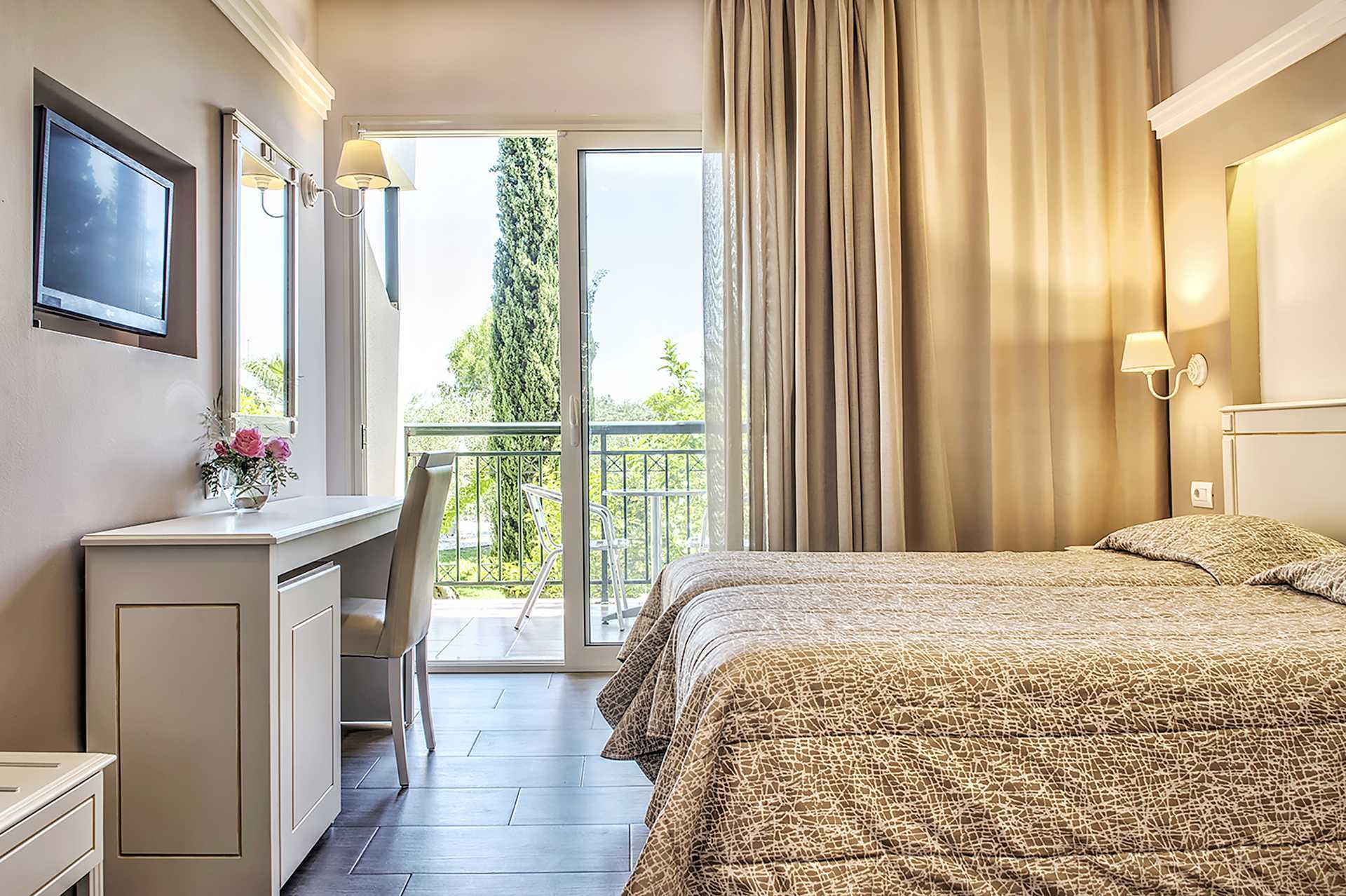 Superior-huone Hotelli Delfiniassa Moraitikassa Korfulla, Kreikassa.