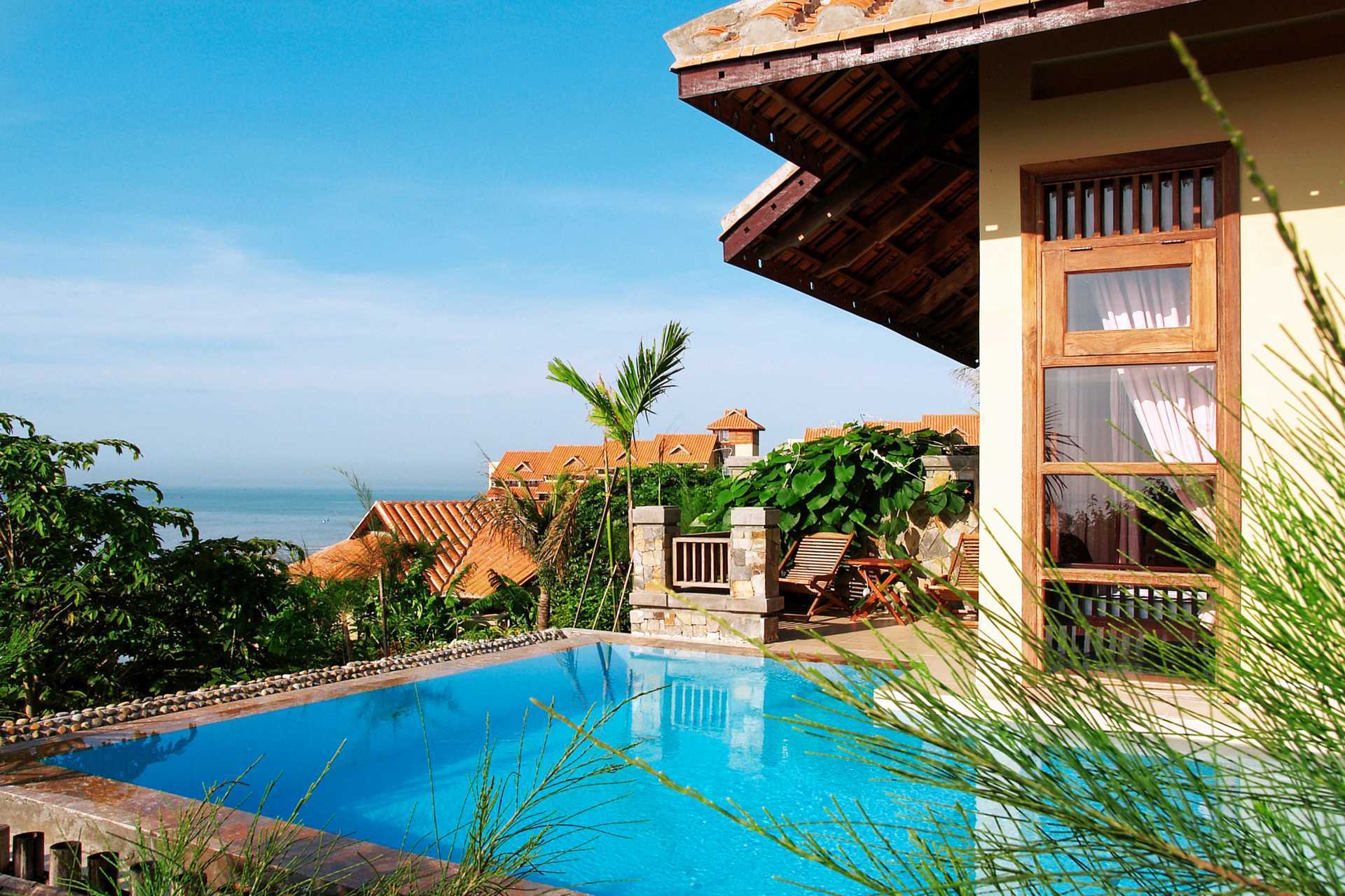 Deluxe-bungalow-huone Hotelli Romana Resortissa Phan Thietissä, Vietnamissa.