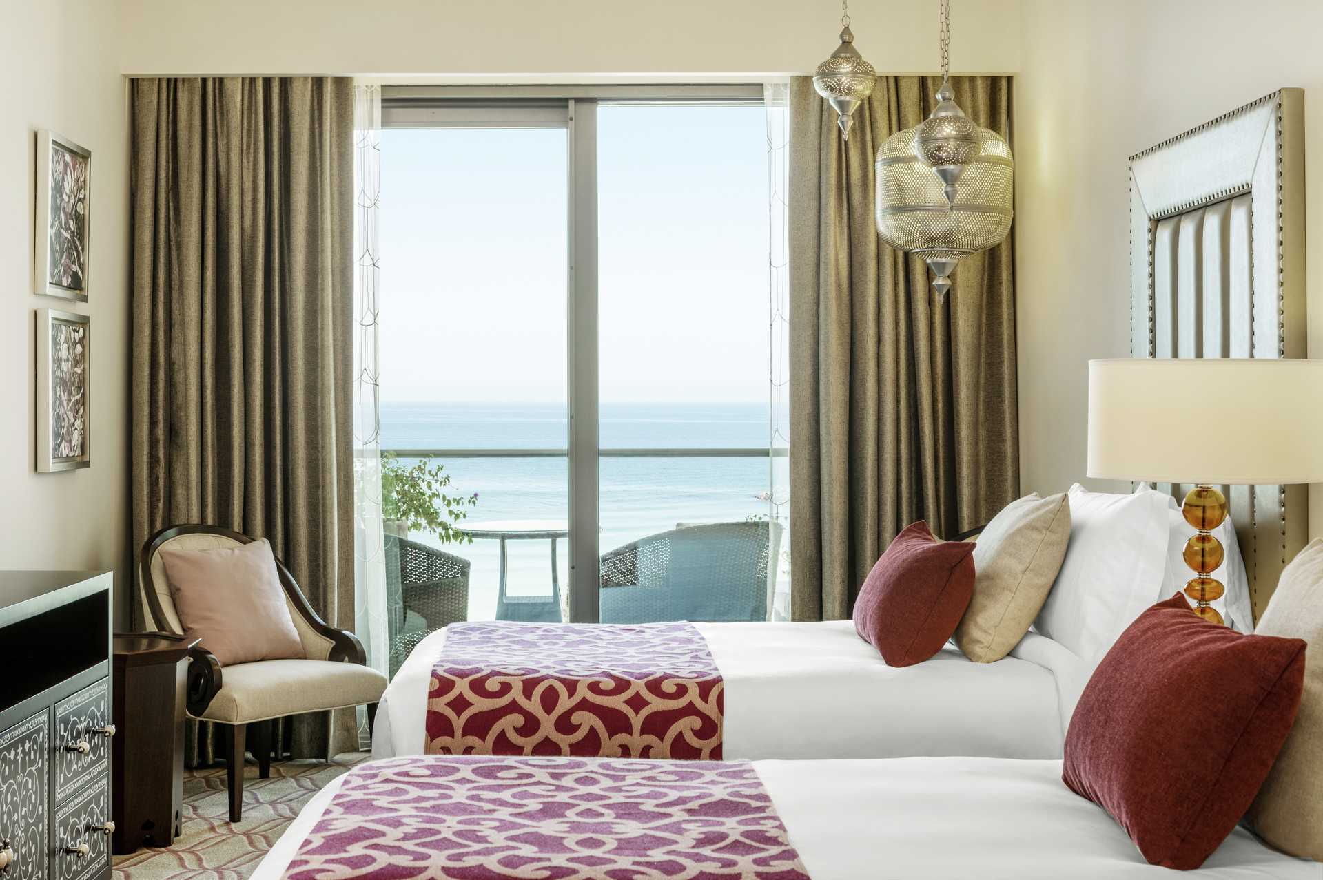 Deluxe-huone Ajman Sarayssa, a Luxury Collection Resort Ajmanissa, Yhdistyneissä arabiemiraateissa.