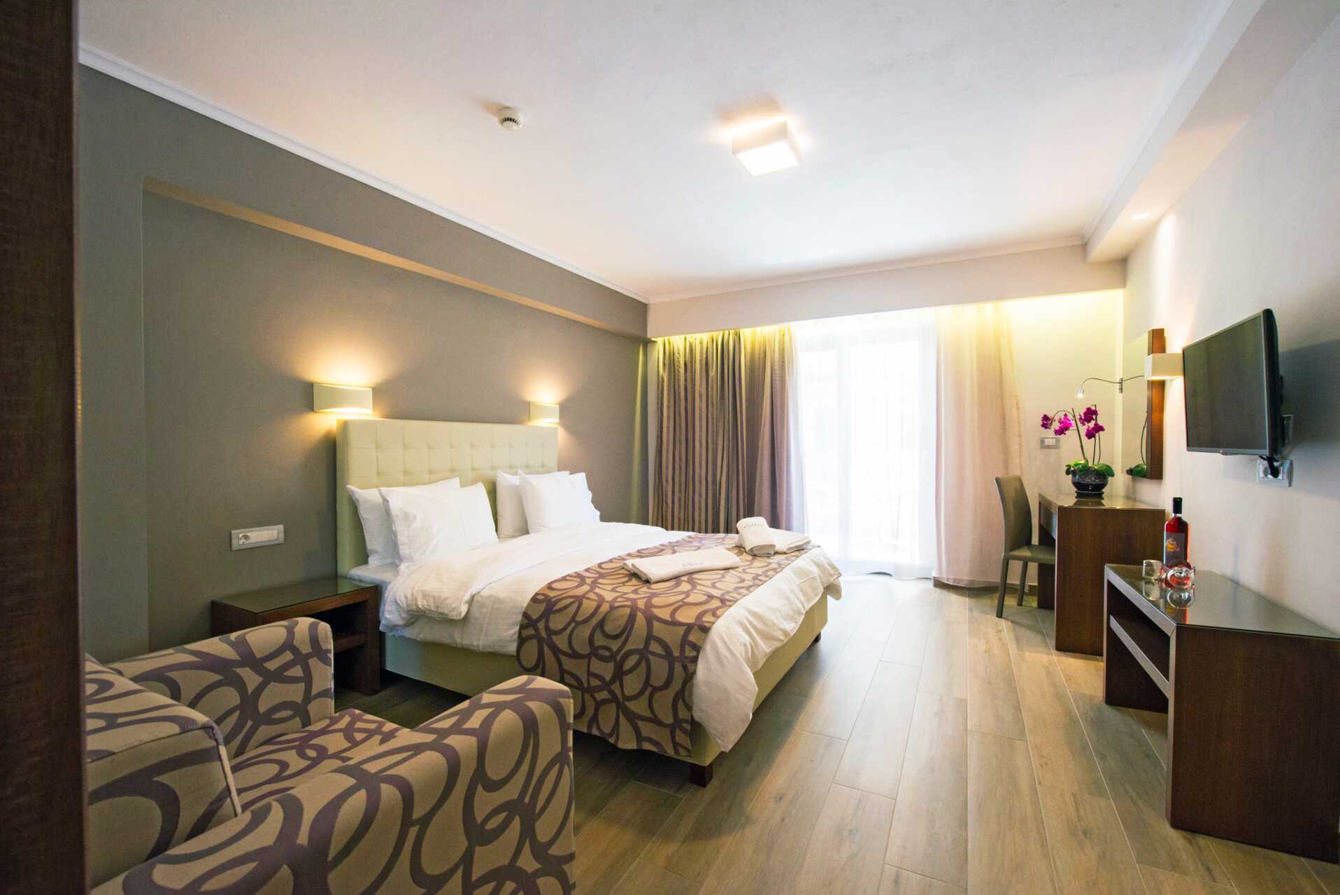 Deluxe-huone hotelli Adamsissa Pargassa, Kreikassa.