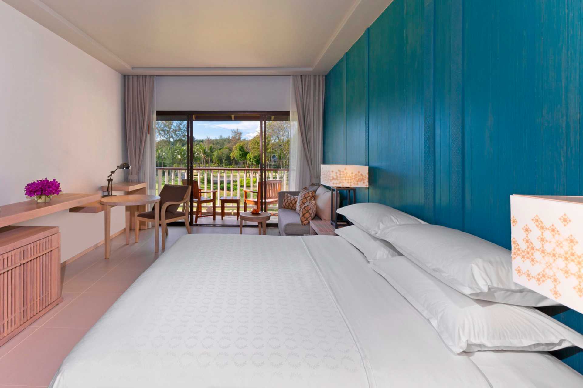 Deluxe-huone Hotelli Dusit Thani Krabi Beach Resortissa, Thaimaassa.