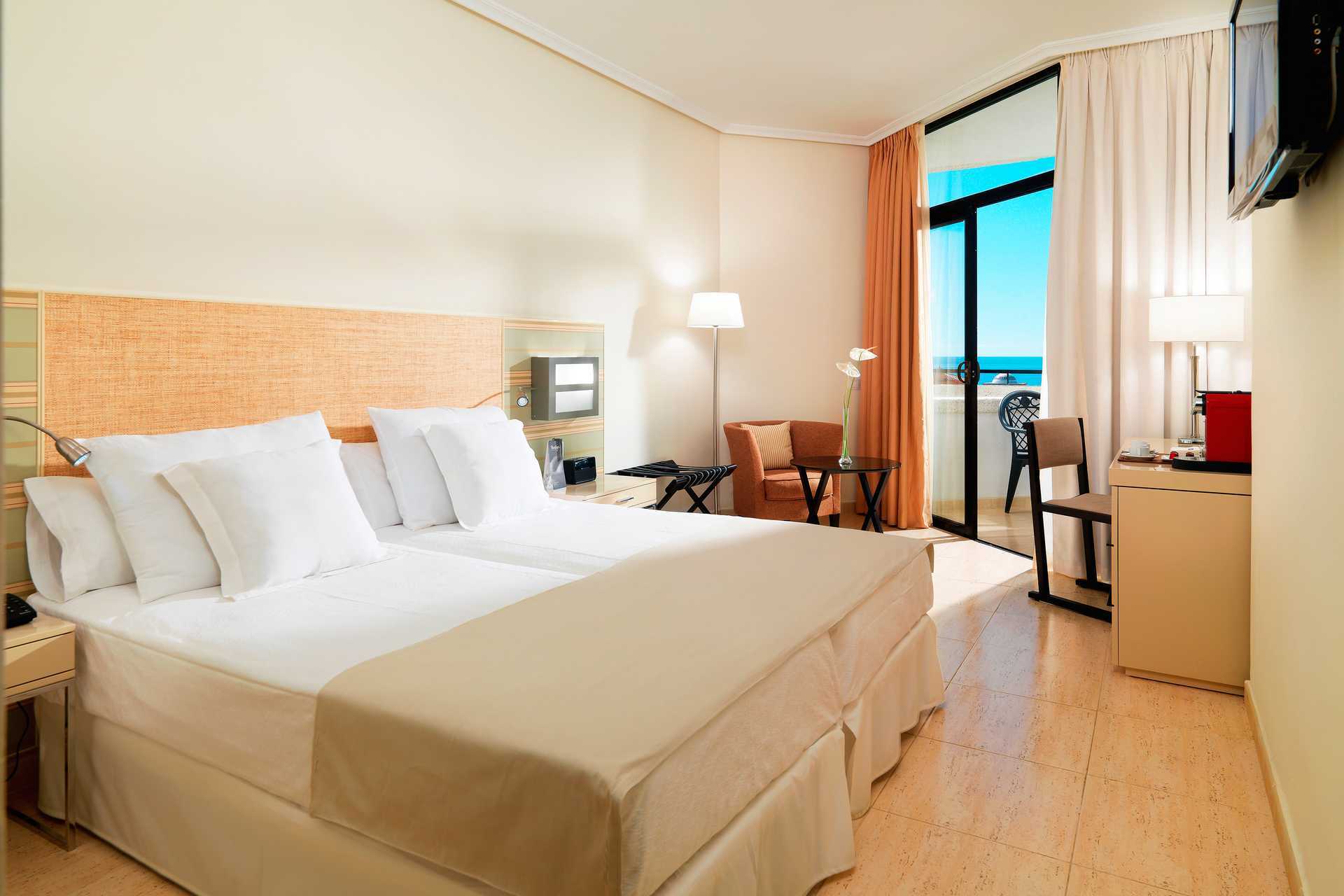 Deluxe-huone. Hotelli H10 Conquistador, Playa de las Americas, Teneriffa.