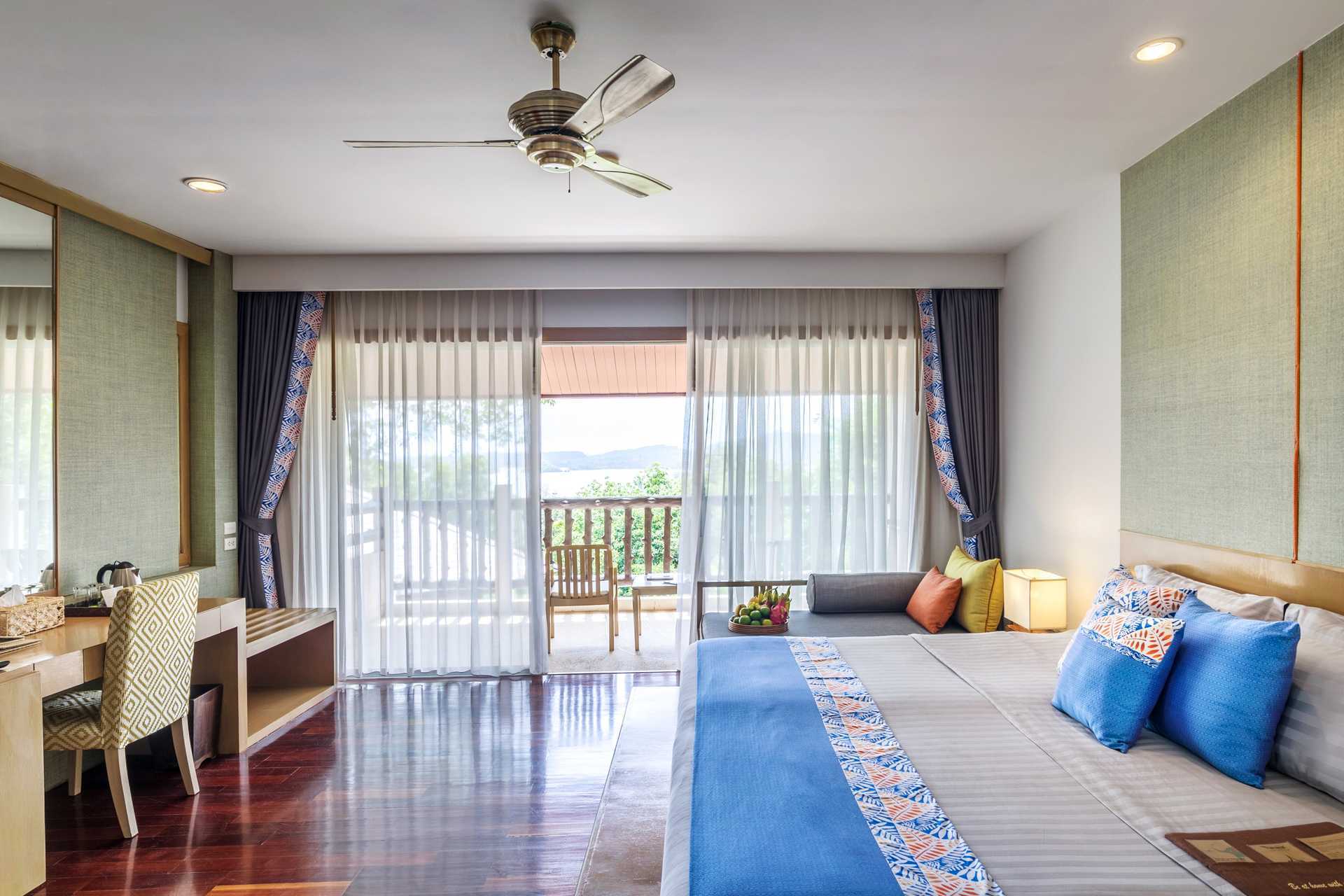 Deluxe-huone Pakasai Resortissa Ao Nangissa, Thaimaassa.