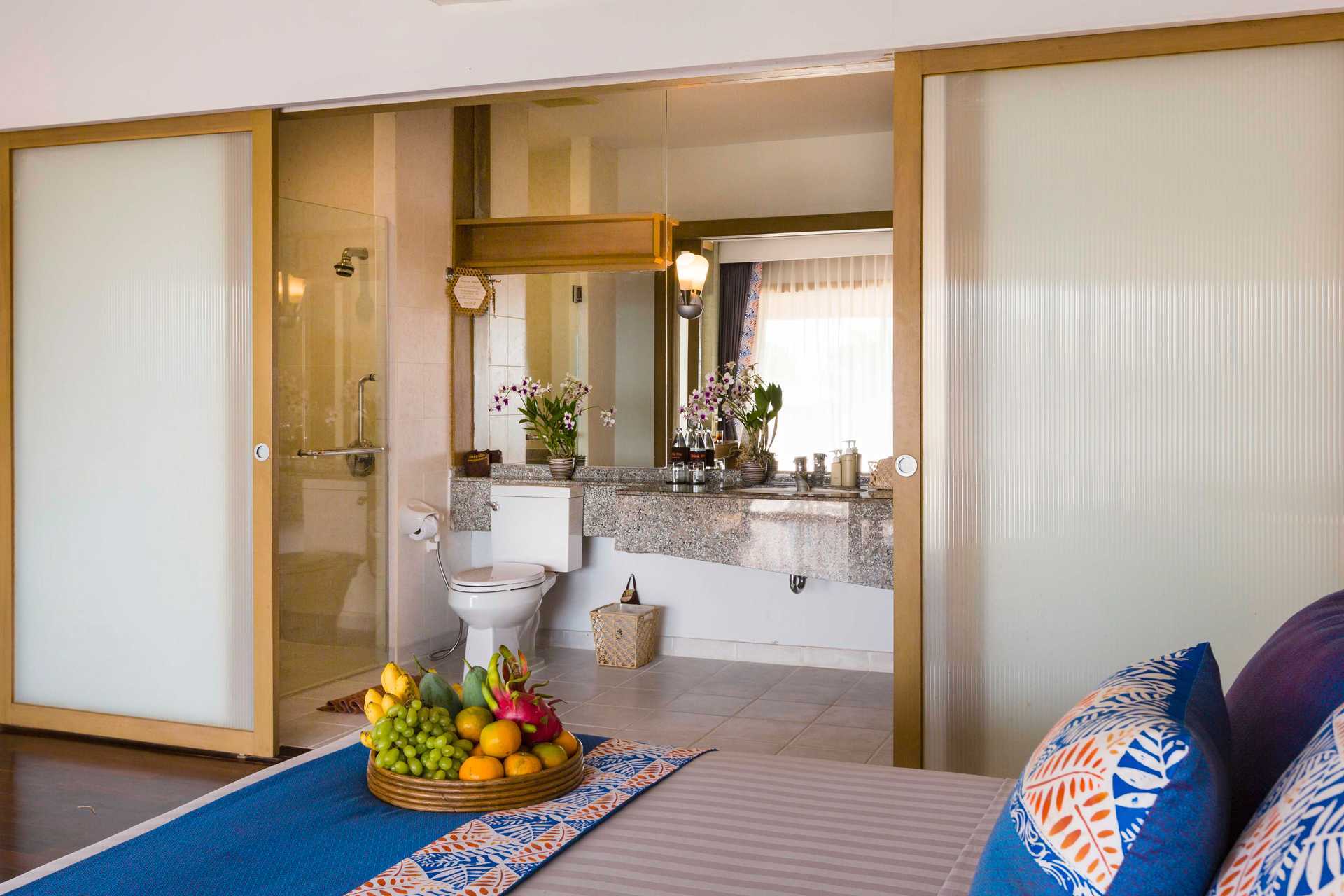 Deluxe-huone Pakasai Resortissa Ao Nangissa, Thaimaassa.