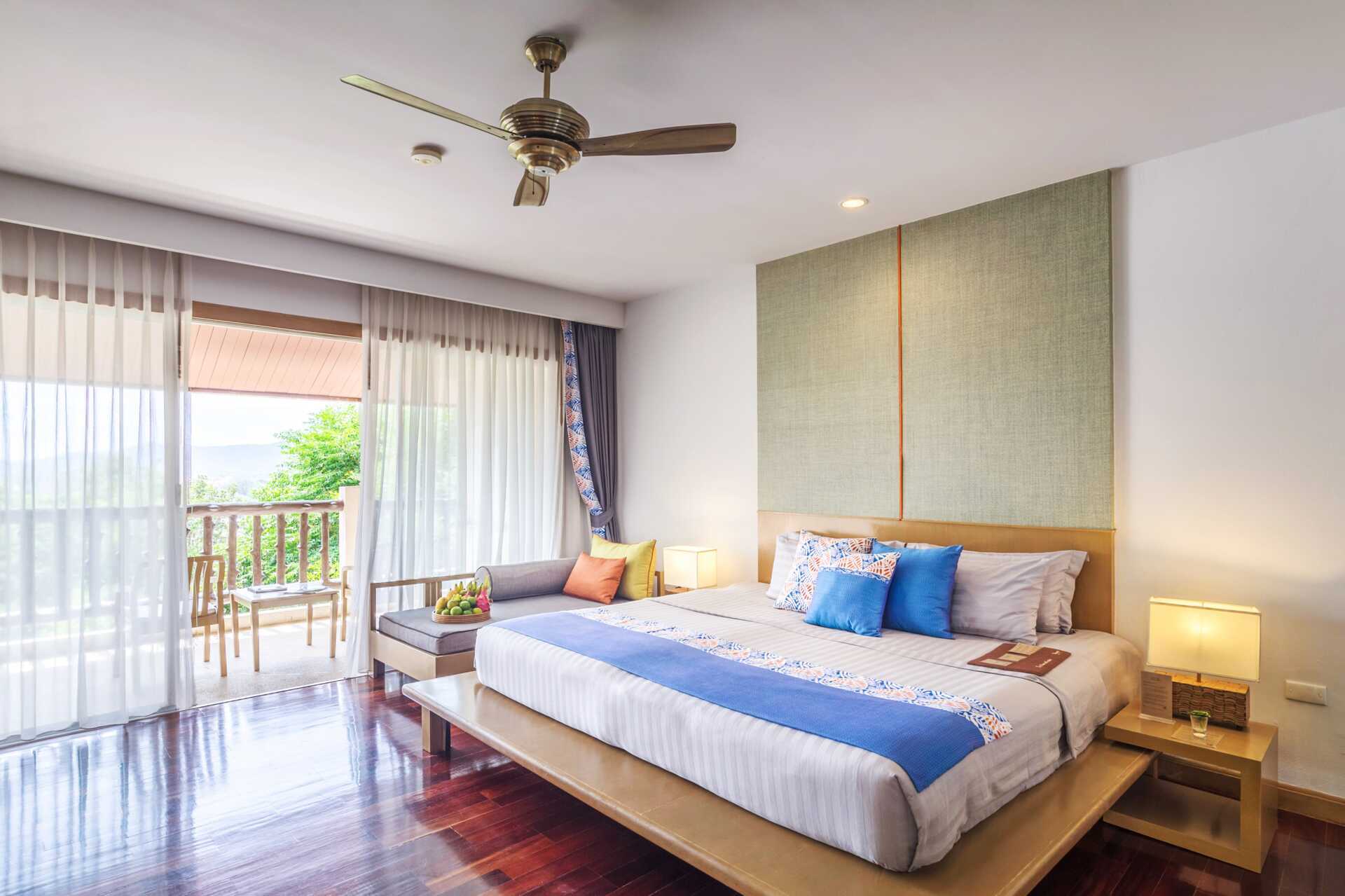 Deluxe-huone Pakasai Resortissa Ao Nangissa, Thaimaassa.