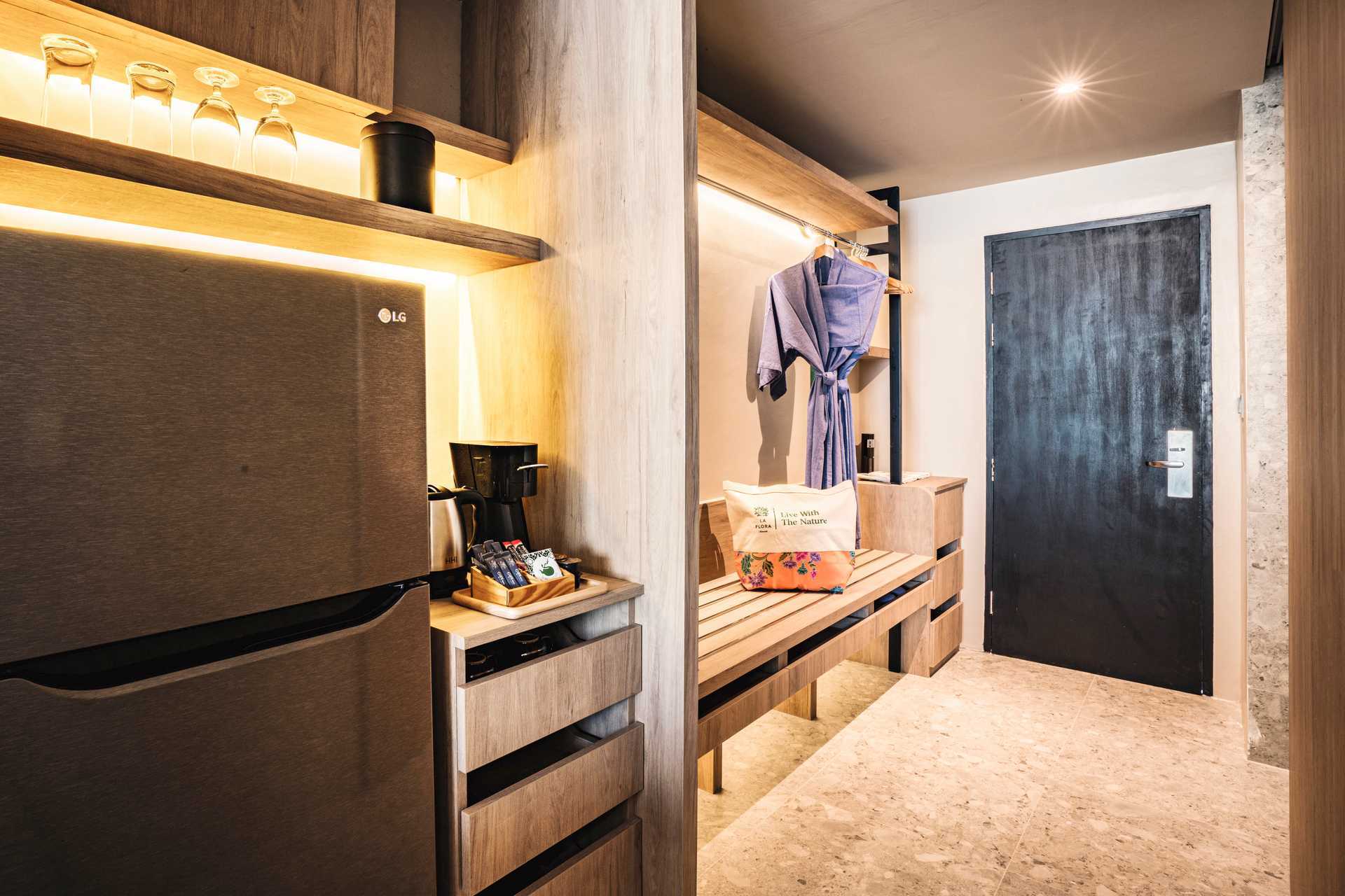 Deluxe-huone porealtaalla, hotelli La Flora Khao Lak, Khao Lakissa, Thaimaassa.