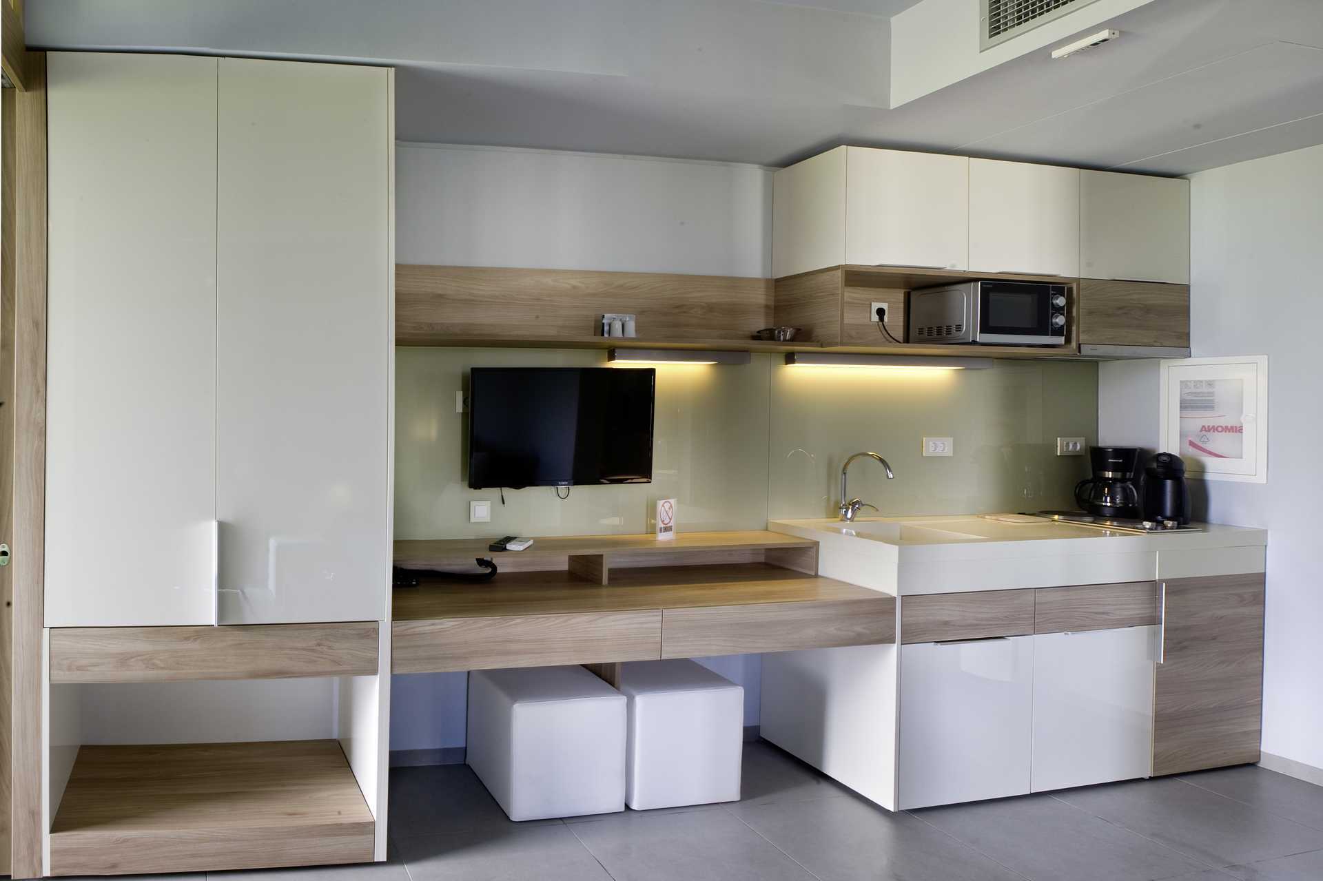 Deluxe-kaksio Hotelli Geranotis Beachissä Plataniaksessa, Kreetalla.