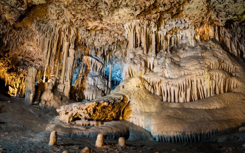 Cuevas de Dracin tippukiviluola