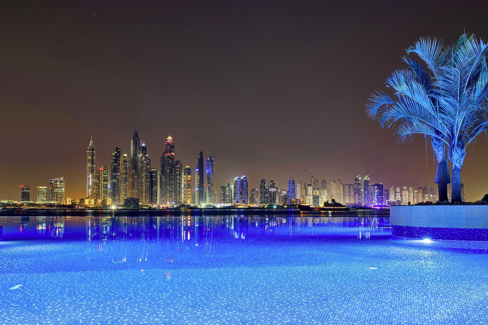 Uima-allas Dukes The Palmissa, Royal Hideaway -hotellissa Dubai Palm Jumeirahissa, Arabiemiraateissassa.