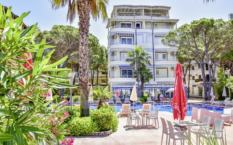 Allas. Hotelli Fafa Apartments, Durresin Riviera, Albania.