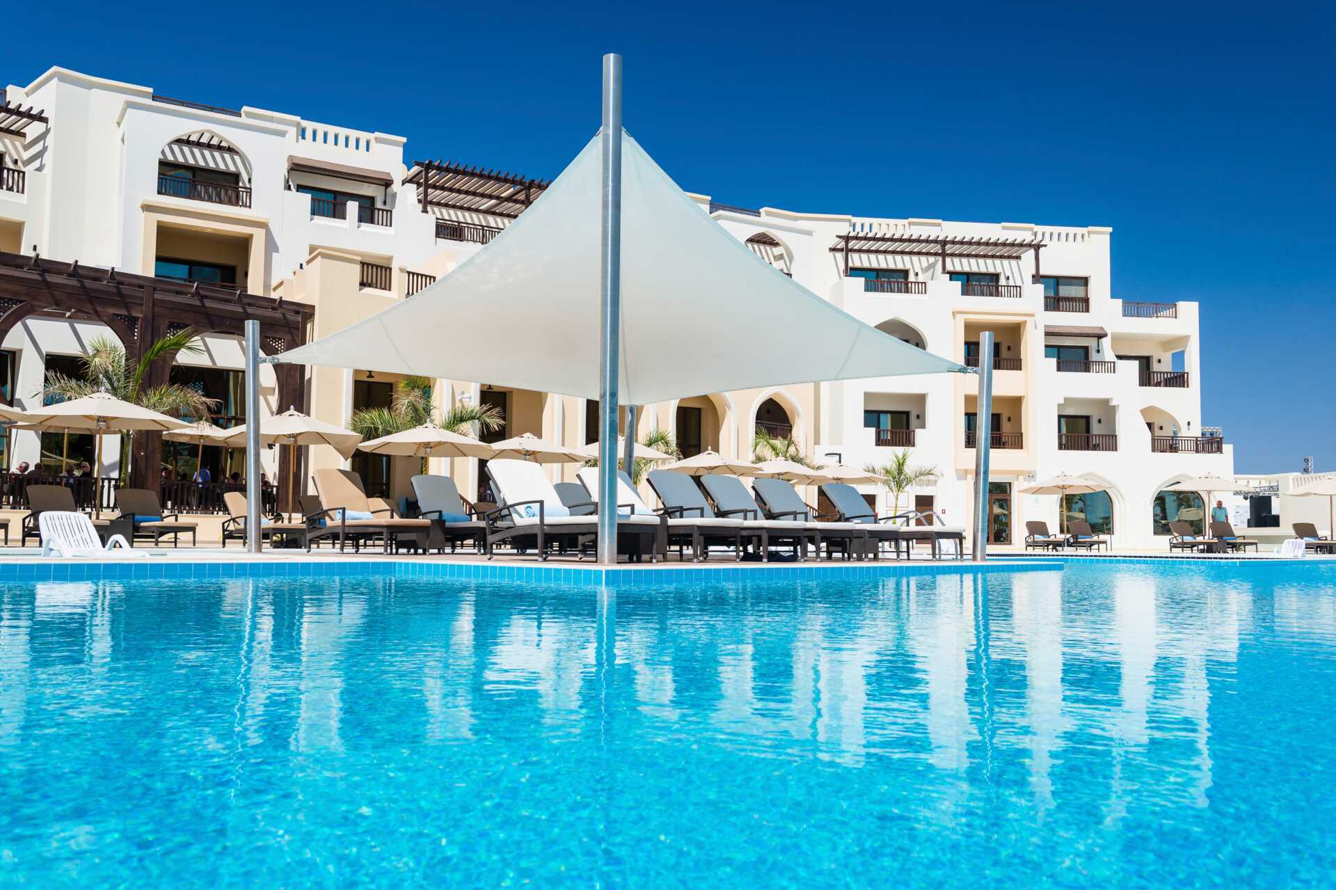 Allasalue, Hotelli Fanar Hotel & Residences, Salalah, Oman.