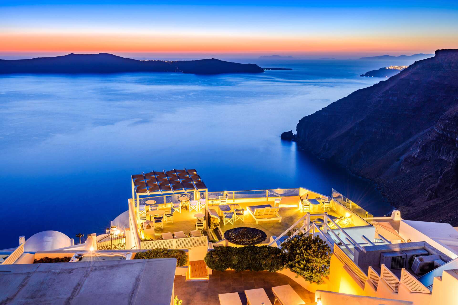 Firostefani illalla.