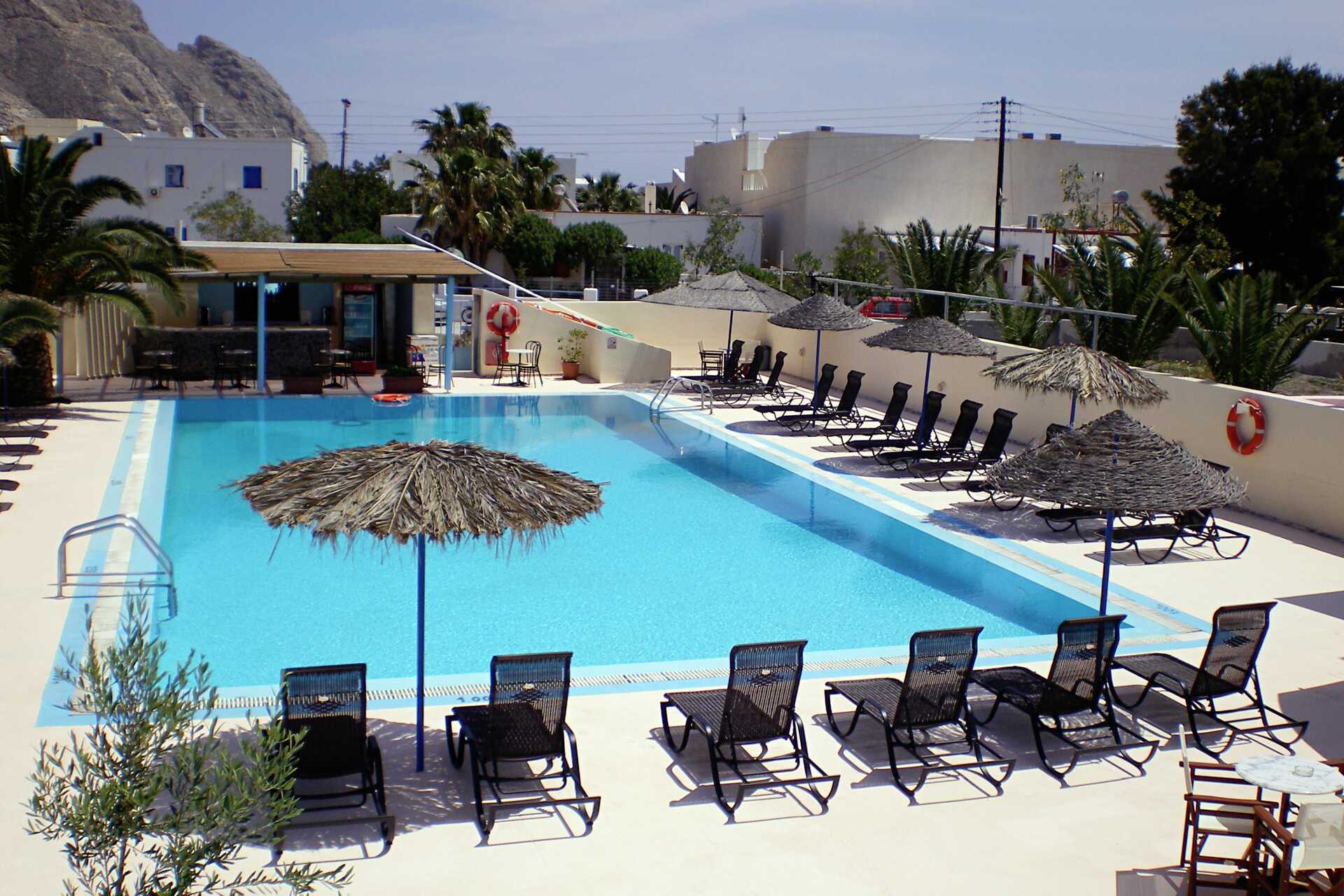 Kahden hengen huone hotelli Gardeniassa Santorinilla, Kreikassa.