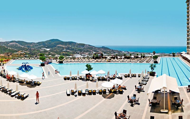 Allasalue olympia-altaalla, Goldcity Holiday Resort. Alanya, Turkki.