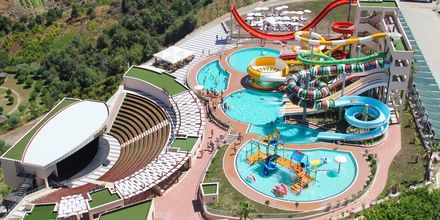 Vesipuisto ja amfiteatteri, Goldcity Holiday Resort. Alanya, Turkki.