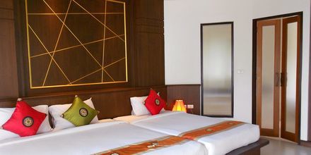 Deluxe -huone bungalowissa, hotelli Golden Beach Resort, Ao Nang, Krabi.