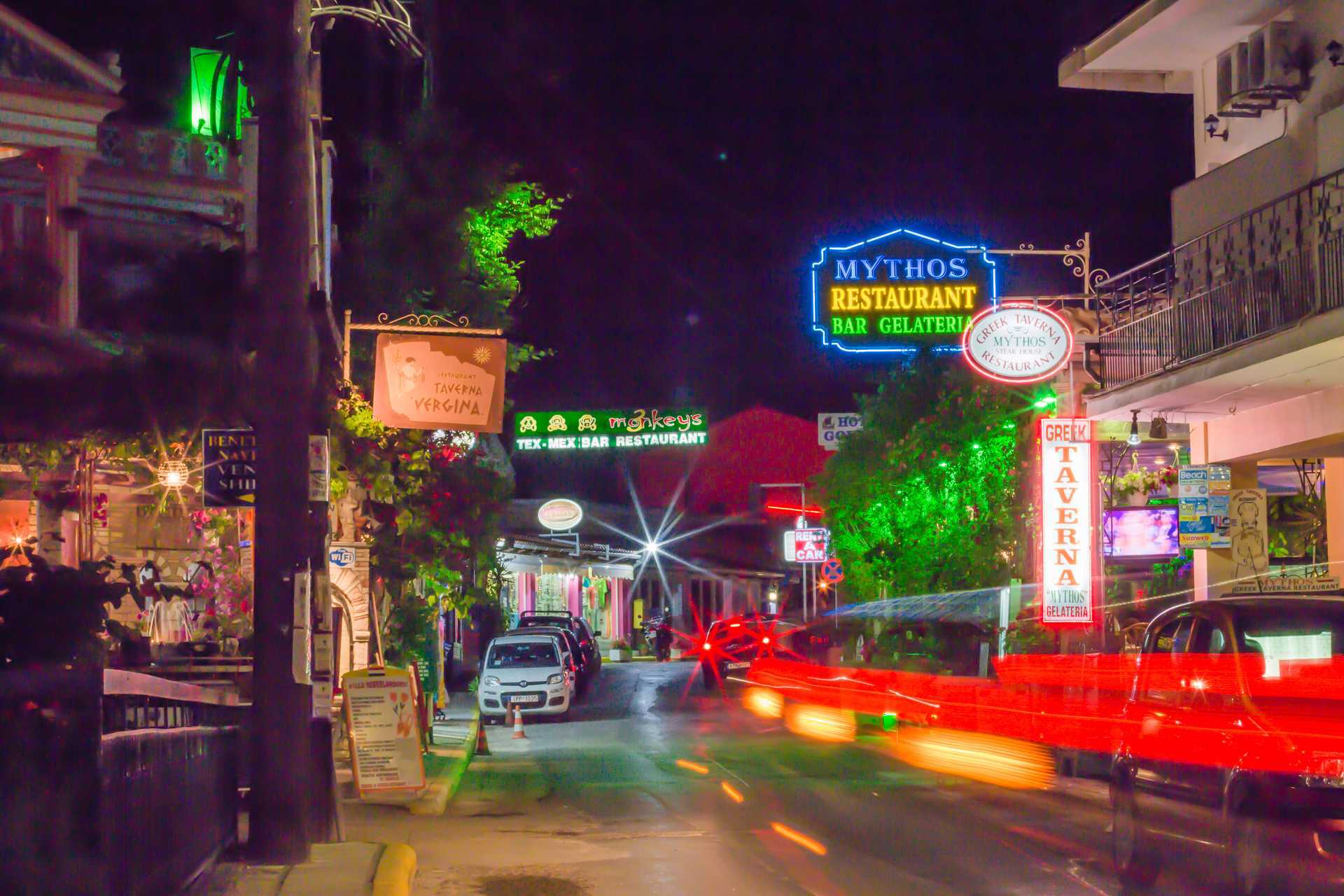 Yöelämää Gouviassa.