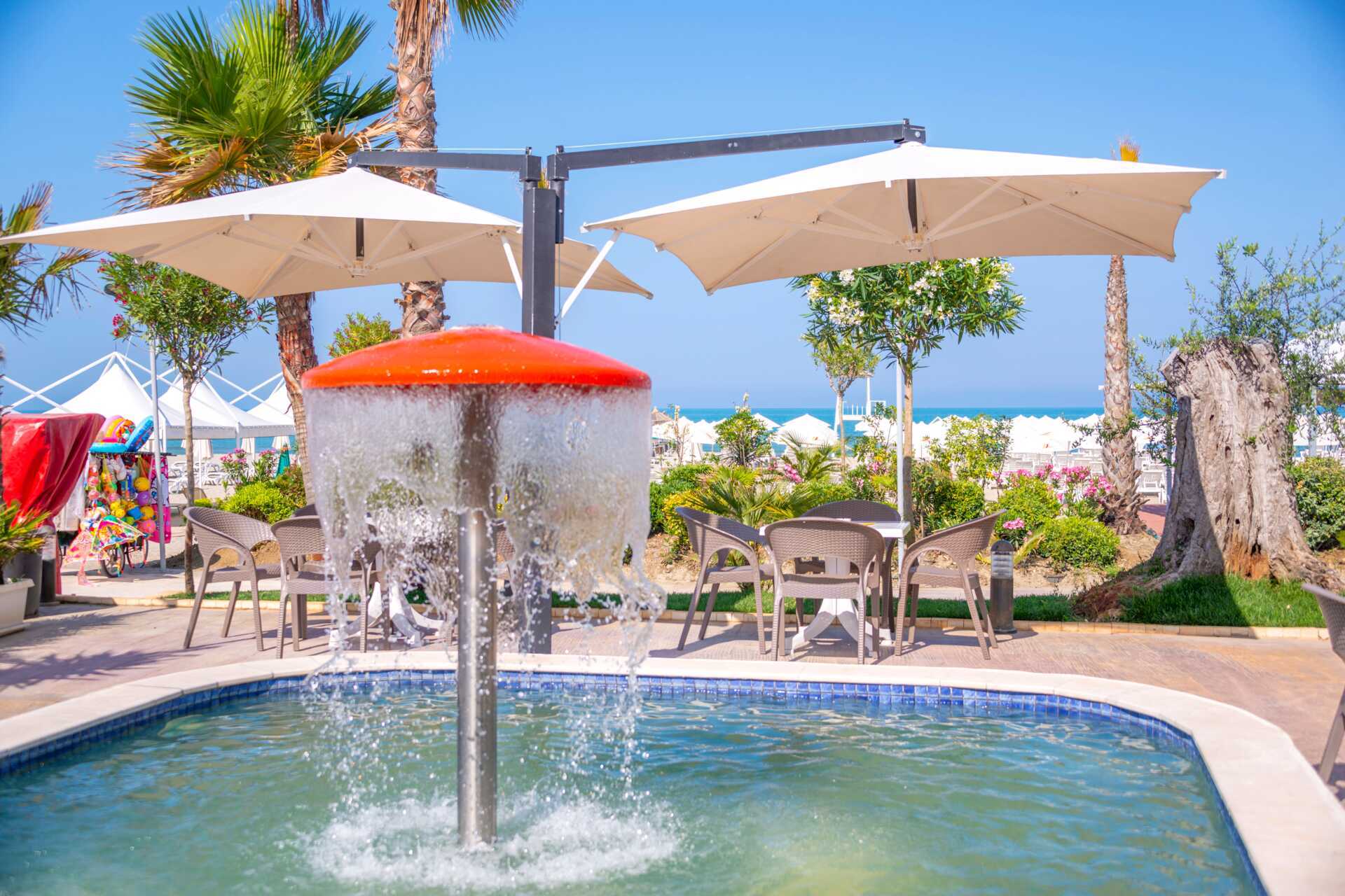 Lastenallas. Hotelli Fafa Grand Blue Resort, Durresin Riviera, Albania.