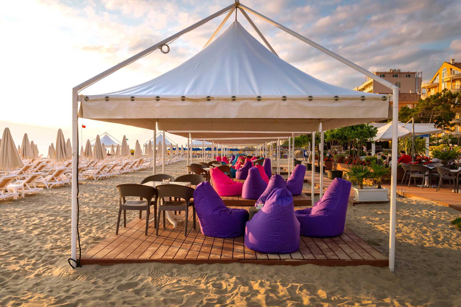 Ranta. Hotelli Fafa Grand Blue Resort, Durresin Riviera, Albania.