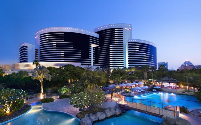 Allasalue hotellilla Grand Hyatt, Bur Dubai, Dubai.
