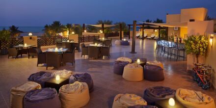 Kattoterassi ravintolan Al Bahar yllä, hotelli Hilton Ras Al Khaimah Resort & Spa, Ras al Khaimah.