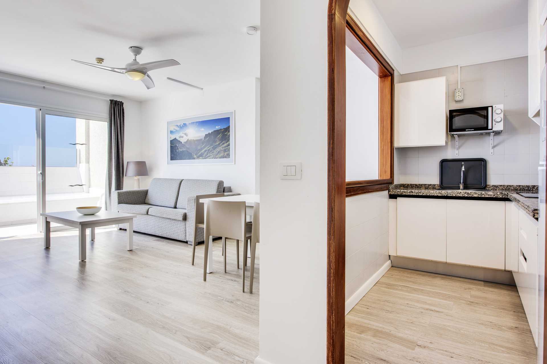 Huoneisto Hotel Vigilia Parkissa Los Gigantesissa Teneriffalla, Kanariansaarilla.