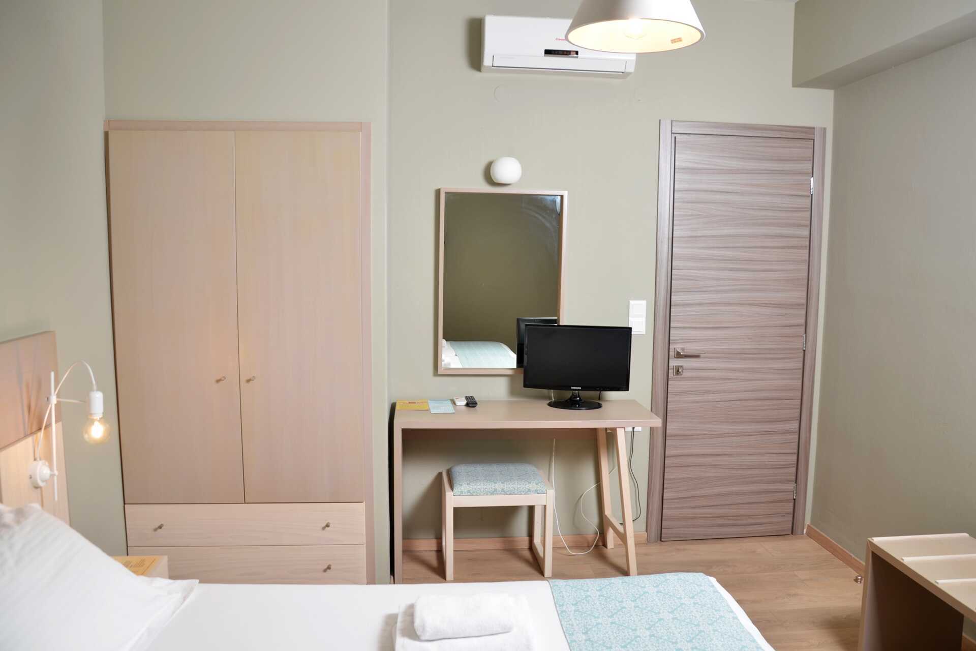Huoneisto ranta-/allasrakennuksessa hotelli Ideal Beachissä Plataniaksessa Kreetalla, Kreikassa.