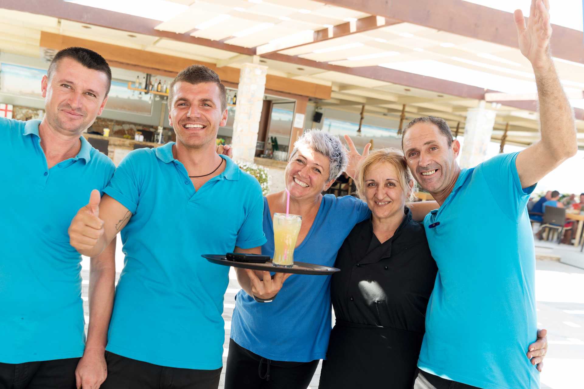 Henkilökunta hotelli Ideal Beachissä Kreetalla, Kreikassa.