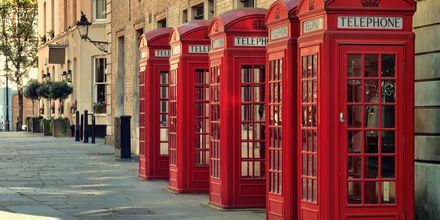 Klassinen punainen puhelinkoppi, Lontoo, Iso-Britannia.
