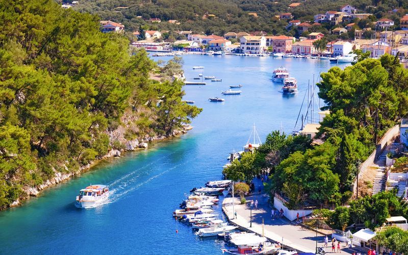 Joonian helmet – Paxos ja Antipaxos